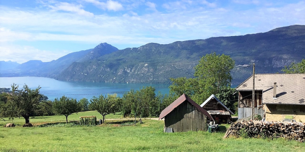 Un grand gite 10 personnes en Savoie avec vue sur le lac du Bourget
