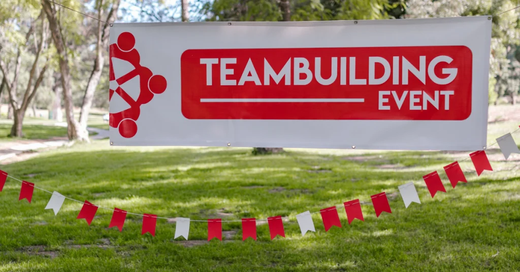 Une banderole de présentation d'une journée Team Building à L'Alpage.